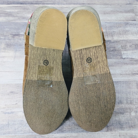 Embroidered faux suede ankle boots - Picture 5 of 7